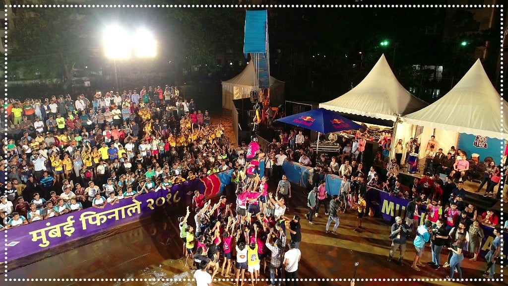 A typical Dahi Handi event in Mumbai. 