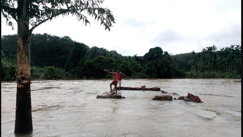 People asking help in the midst of the flood 