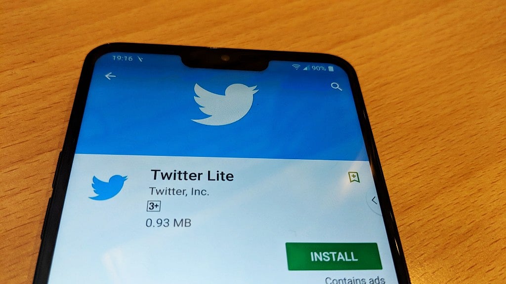 Twitter Lite is originally sized at less than 1MB. 