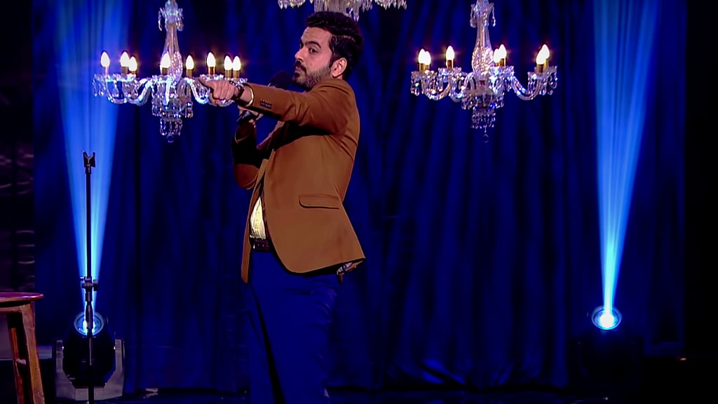 Nishant Suri performs on the stage at <i>Comicstaan</i>.