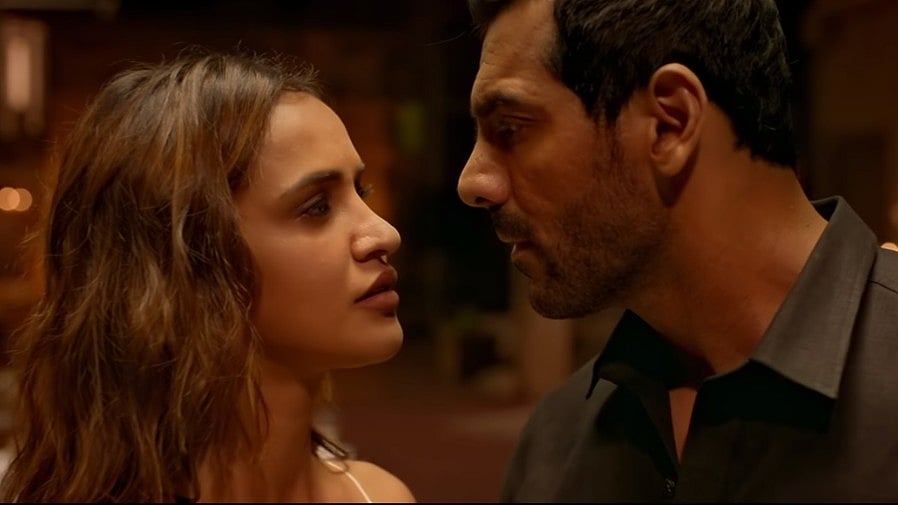 John Abraham and Aisha Sharma get steamy in <i>Tere Jaisa</i>. 