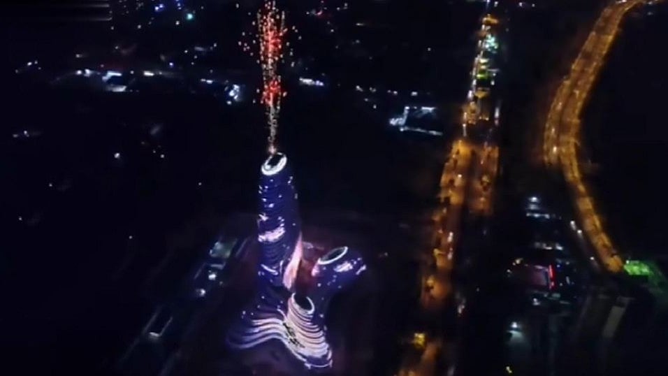 The new building in China was ridiculed for its reseblance to male genitals.