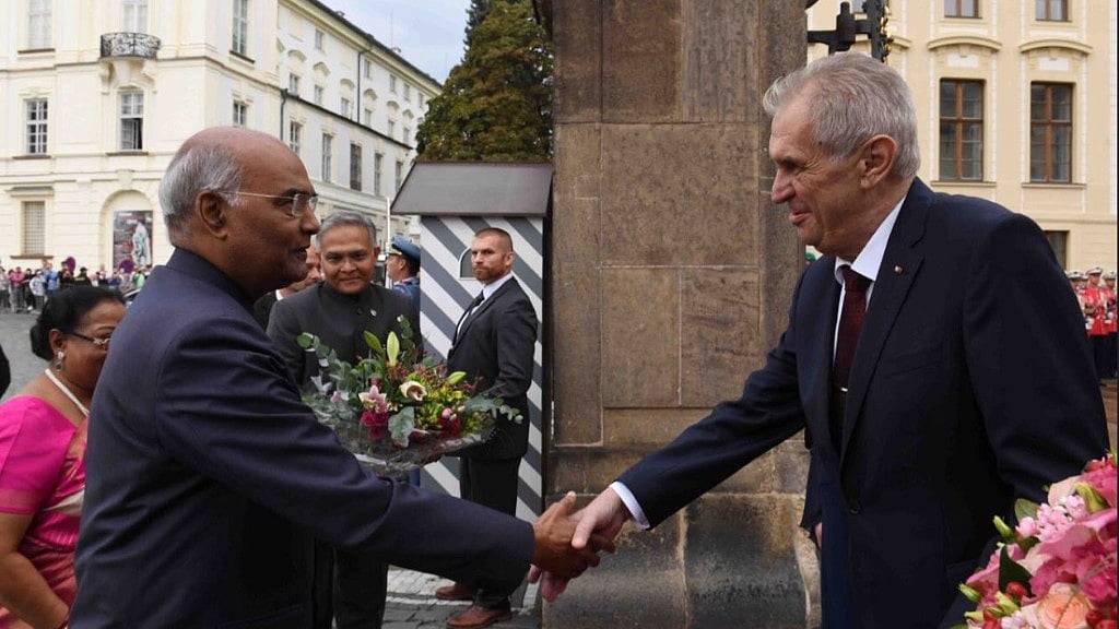 Presidnt Ram Nath Kovind is greeted by President Zeman of the Czech Republic. 