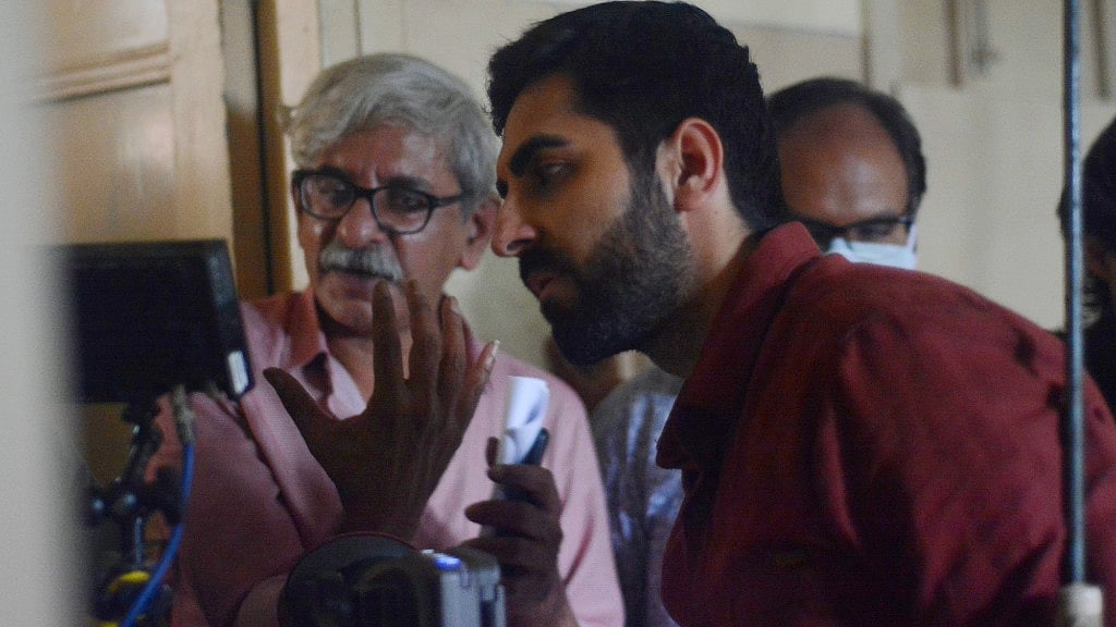 Ayushmann Khurrana and Sriram Raghavan on the sets of <i>AndhaDhun.</i>&nbsp;