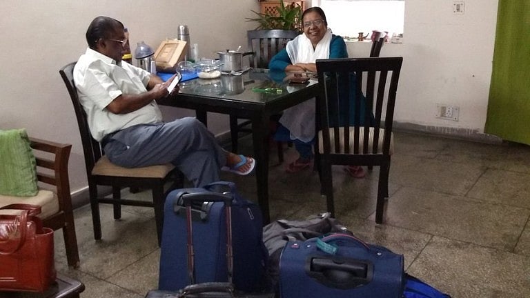 These punctual parents have the internet bonding.
