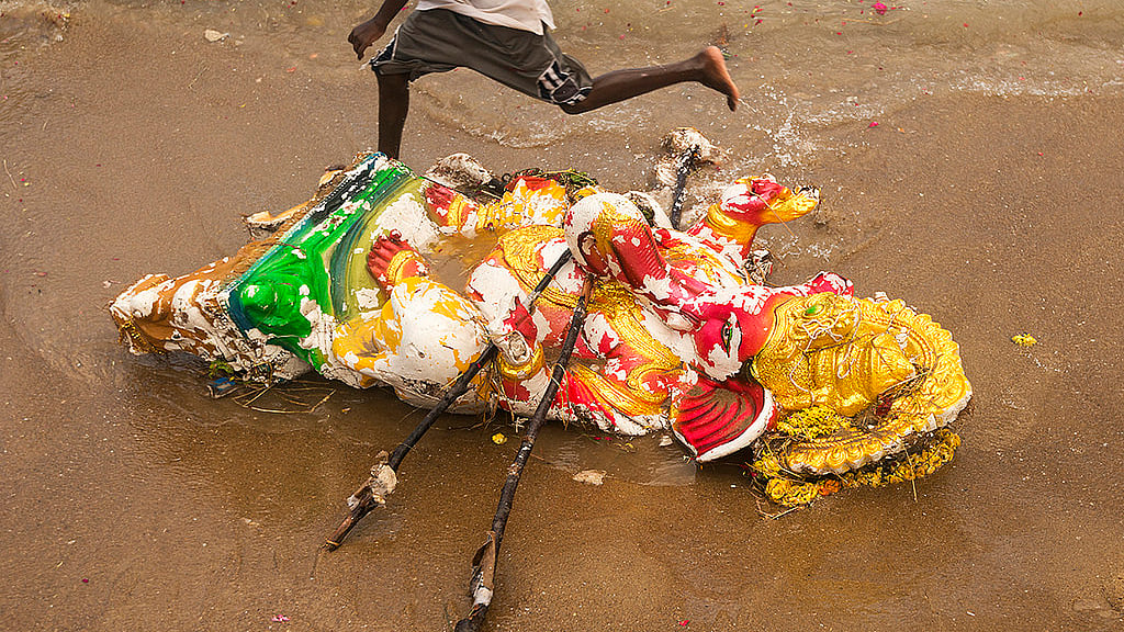 Barring minor skirmishes among those who took part in the procession, event was conducted in a peaceful manner.