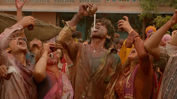 A still from <i>Pataakha</i>.
