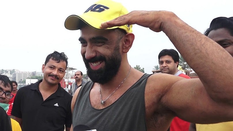 Amit Sadh joins the beach clearing drive post Visarjan.