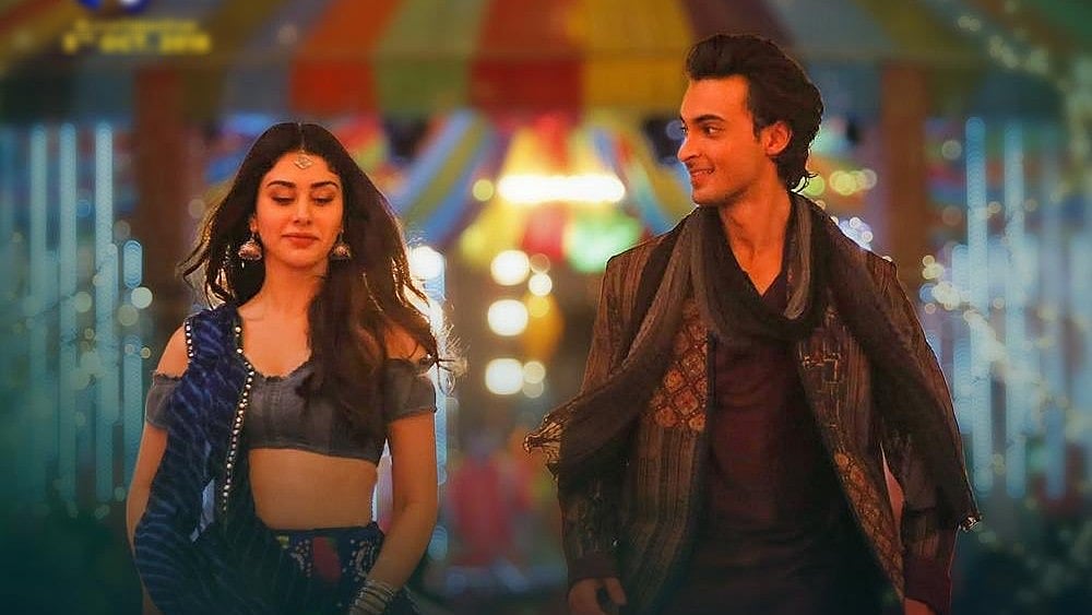 A still from the <i>LoveYatri </i>song, <i>Dholida.</i>