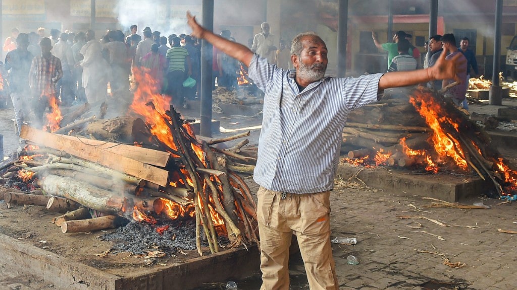 Mass funeral of victims of the rail accident in Amritsar held on Saturday, 20 October.