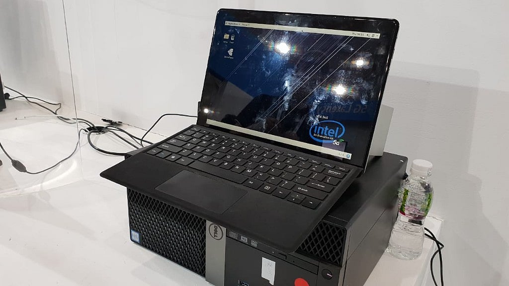 5G-enabled laptops with portable feature on display.&nbsp;