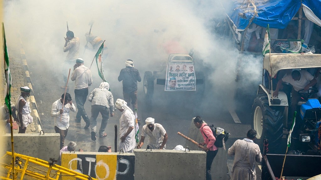 The protesting farmers demanded unconditional loan waivers, clearing of dues by sugar mills, higher prices for crops, free electricity for farms and a cut in diesel prices.