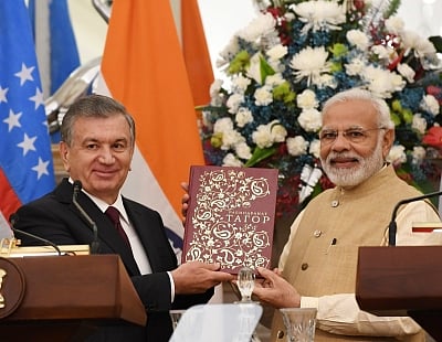 New Delhi: Prime Minister Narendra Modi and Uzbekistan President Shavkat Mirziyoyev during Joint Press Statement at Hyderabad House in, New Delhi on Oct 1, 2018. (Photo: IANS/PIB)
