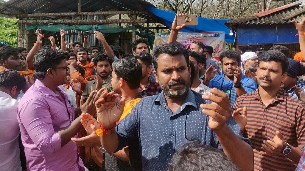 Crowd at Sabarimala protests.