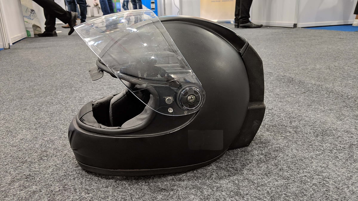 Smart helmet with an air purifier? This is the one. 