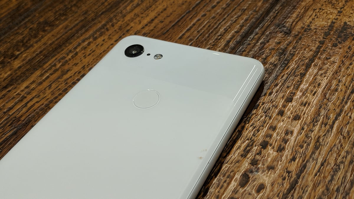 Google Pixel 3 XL will be available from 1 November in India.&nbsp;