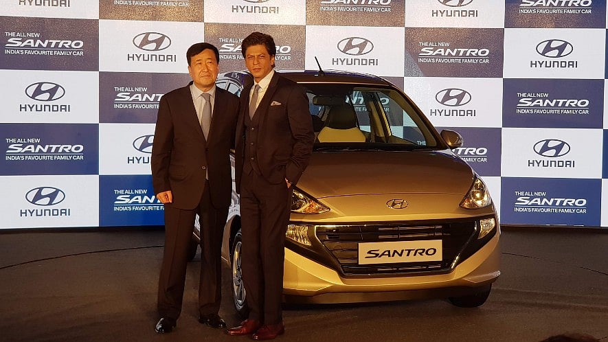 Hyundai brand ambassador and actor Shah Rukh Khan with Y K Koo, MD &amp; CEO, Hyundai India at the launch of the 2018 Hyundai Santro.&nbsp;
