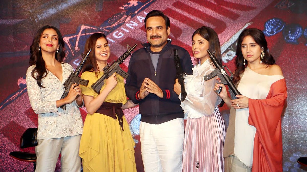 ‘’Mirzapur” cast and crew pose together