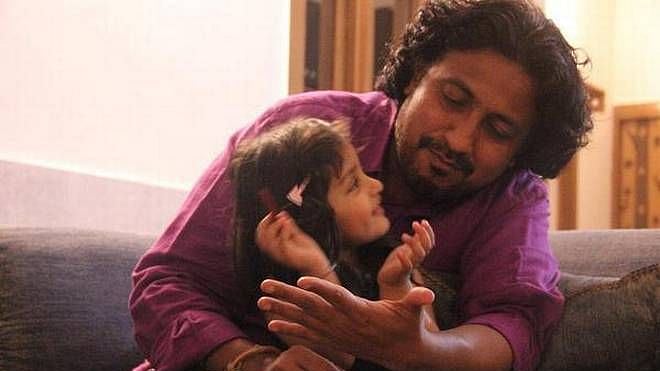 Vinod Kapri on the sets of <i>Pihu</i> with Myra, the film’s lead.