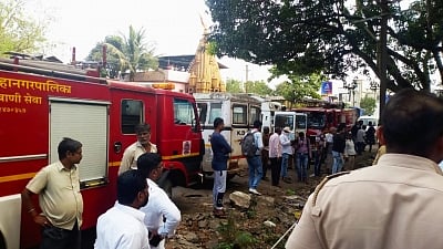 Kalyan: Rescue operation underway after five persons including three cleaners and two firemen who went on a rescue mission drowned after they got stuck in accumulated sludge in a well at Kalyan in Thane District of Maharashtra on Nov 1, 2018. (Photo: IANS)