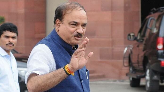 Union Minister Ananth Kumar passed away in the wee hours of 12 November. 