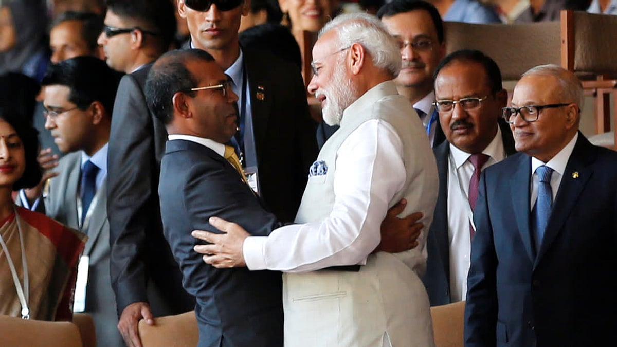 PM Narendra Modi with former Maldives President Mohamed Nasheed during the swearing-in ceremony of President-elect Ibrahim Mohamed Solih in Male on November 17.<a href="mailto:?subject=India%20offers%20Maldives%20$1bn%20in%20loans%20to%20help%20repay%20China%20debt&body=https://asia.nikkei.com/Politics/International-Relations/India-offers-Maldives-1bn-in-loans-to-help-repay-China-debt"></a>