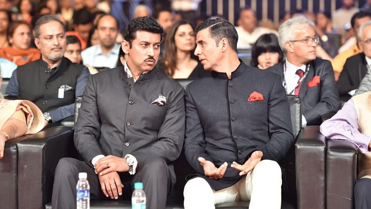Rajyavardhan Rathore and Akshay Kumar talk to the media at IFFI 2018. 