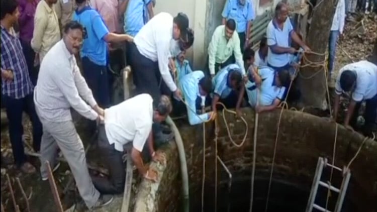 Visuals from Kalyan, near Thane, where a rescue operation was attempted to save five trapped in a well. 