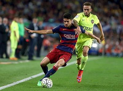 Marc Bartra (L). EFE/Toni Albir/IANS