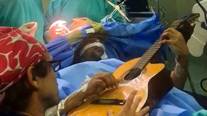 The picture of a South African man playing guitar while undergoing a brain surgery has gone viral.