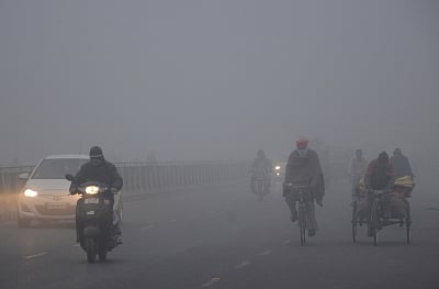 Amritsar: Dense fog grips Amritsar. (Photo: IANS)
