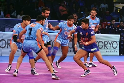 Kochi: Players in action during Pro Kabaddi League Eliminator 2 match between Dabang Delhi KC and Bengal Warriors in Kochi on Dec 30, 2018. (Photo: IANS)
