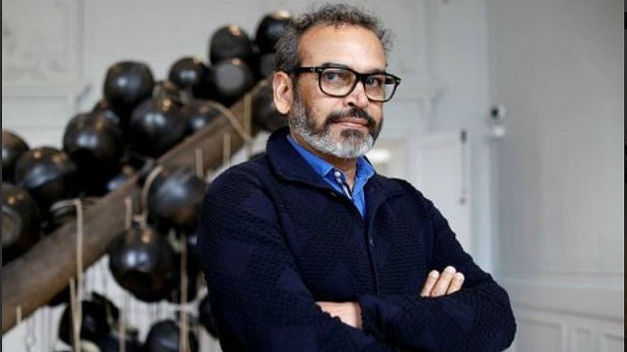 The high profile contemporary artist has called the claims “entirely false and fabricated”.