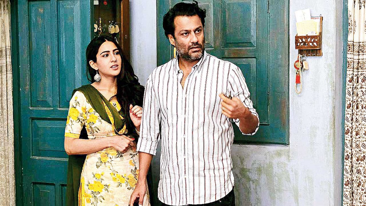 Sara Ali Khan and director Abhishek Kapoor during the making of ‘Kedarnath’.