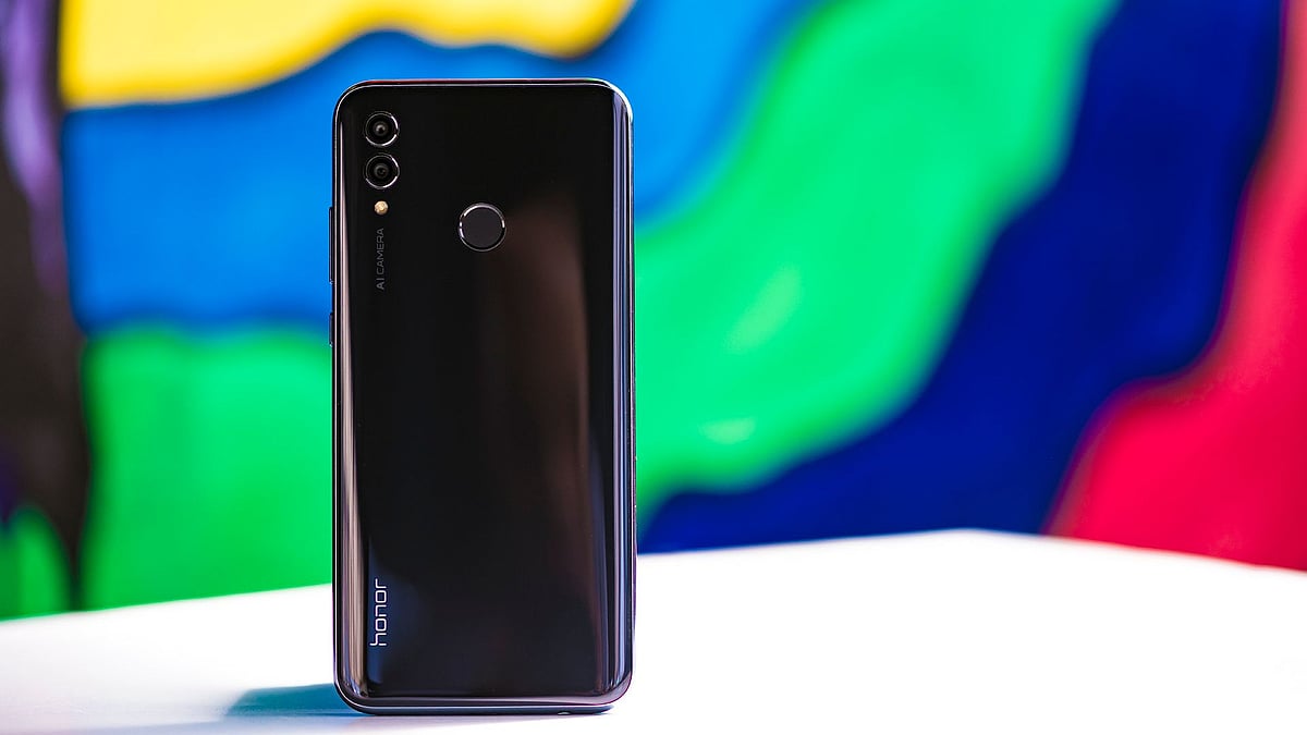 Honor 10 Lite phone with dual rear cameras.