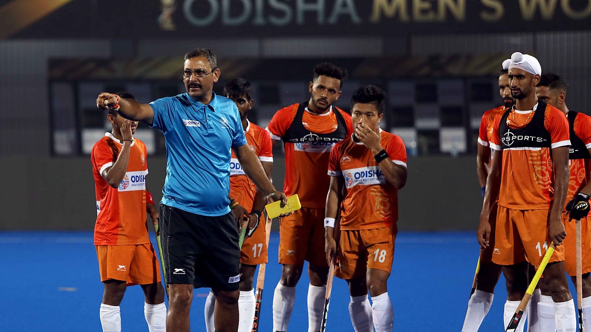 Harendra Singh has been sacked as the men’s national coach and will now once again coach the Indian junior team.&nbsp;