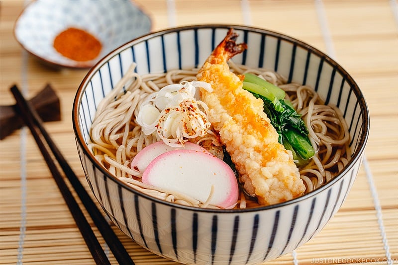 A plate of free soba noodles with tempura is up for grabs for all those who are willing to travel early in Tokyo! 