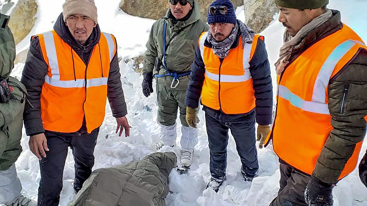 The State Disaster Response Force personnel with a dead body recovered from avalanches site at Khardungla area near Leh,