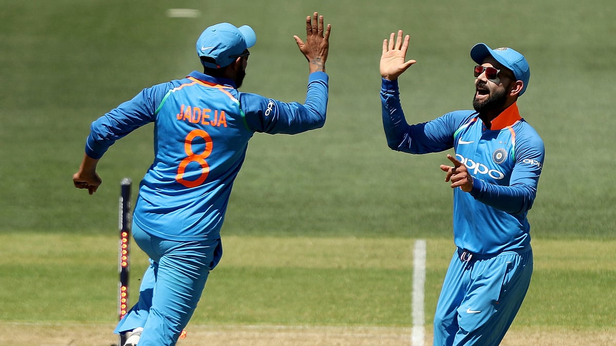 Ravindra Jadeja celebrates the wicket of Usman Khawaja with Virat Kohli.