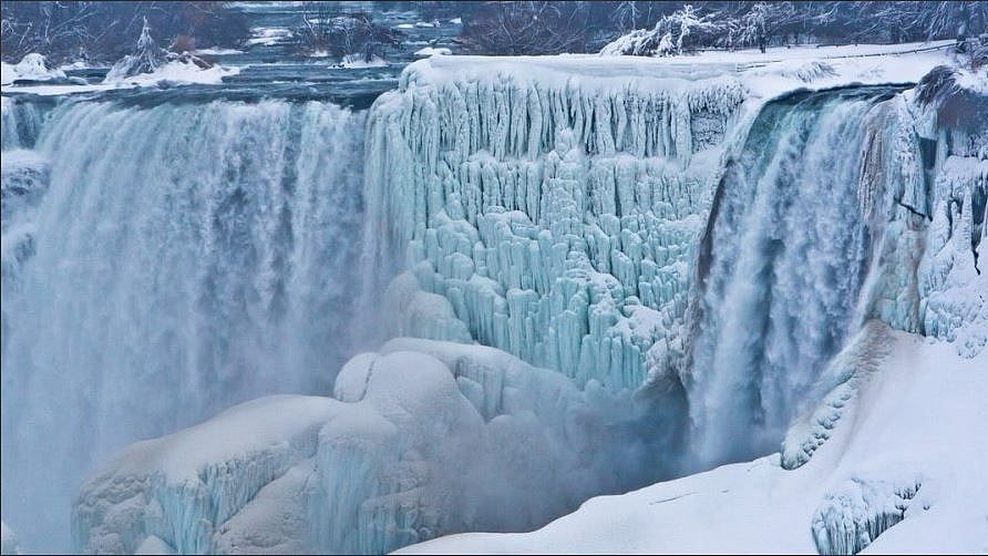 Freezing temperatures in Canada have transformed the Niagara Falls into a winter wonderland.