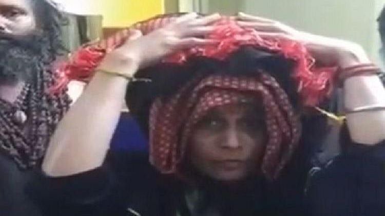Sasikala says that she was not able to enter the temple. She said that she is an Ayyappa devotee.