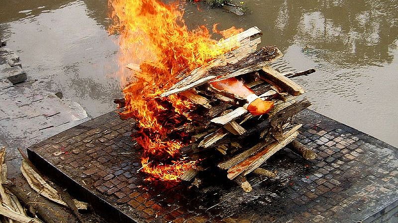 Image of a funeral pyre used for representational purposes.