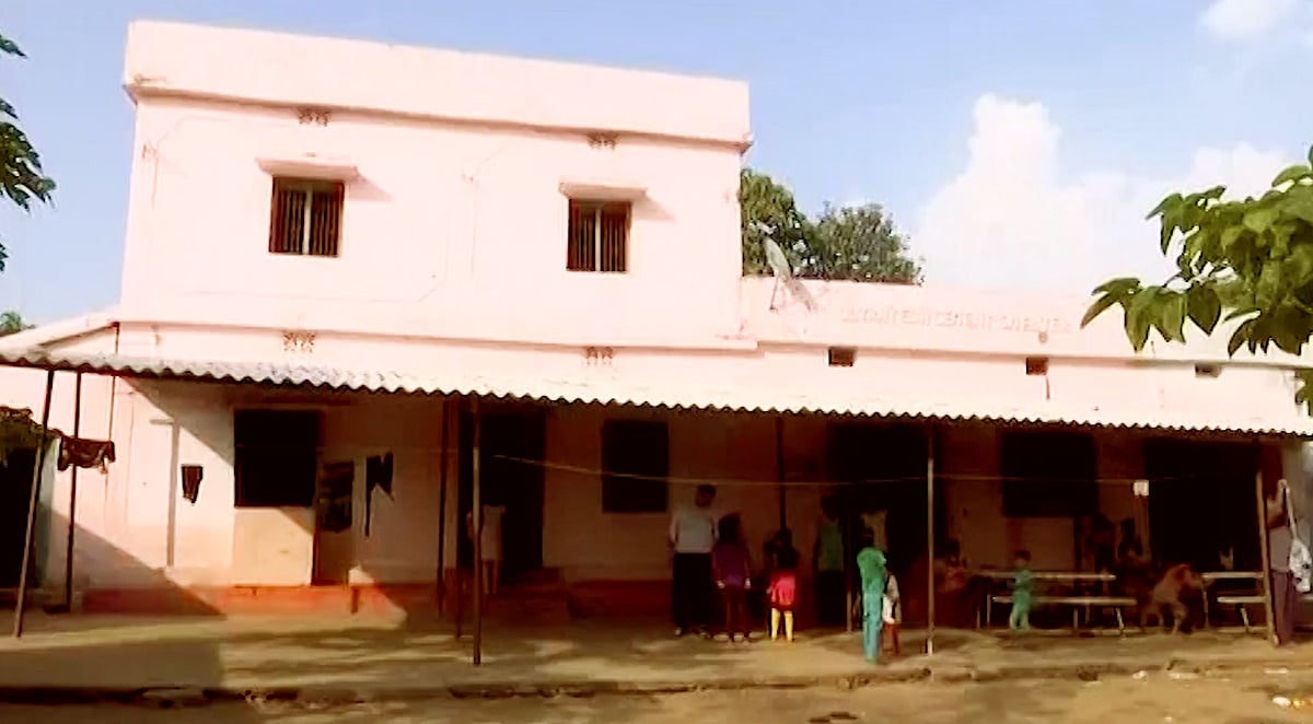 Poor couple picks abandoned children; has raised 113 girls and 23 boys uptill now with help of donation.&nbsp;