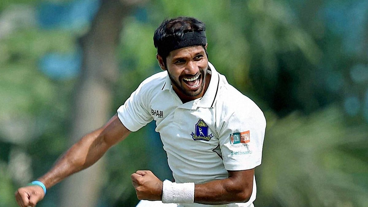 Bengal bowler Ashok Dinda was struck on the forehead during a practice game he was playing for Bengal.