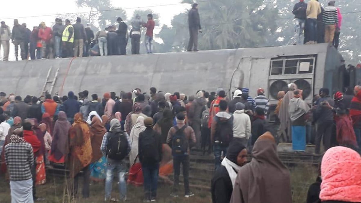 Nine coaches of the Delhi-bound Seemanchal Express derailed in Vaishali district of Bihar on Sunday morning.