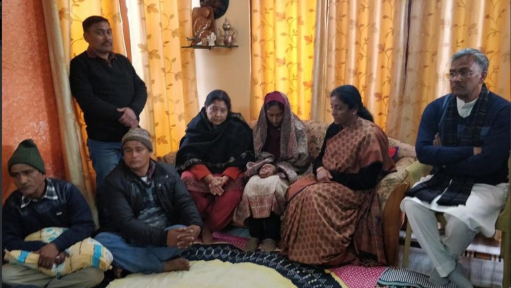 Defence Minister Nirmala Sitharaman with the family of Sqn Ldr Negi.&nbsp;
