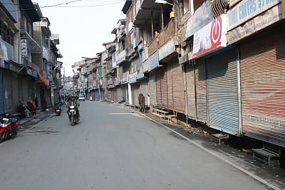 Srinagar: Shops remain closed in Srinagar to protest against attacks on Kashmiris in Jammu on Feb 16, 2019. (Photo: IANS)