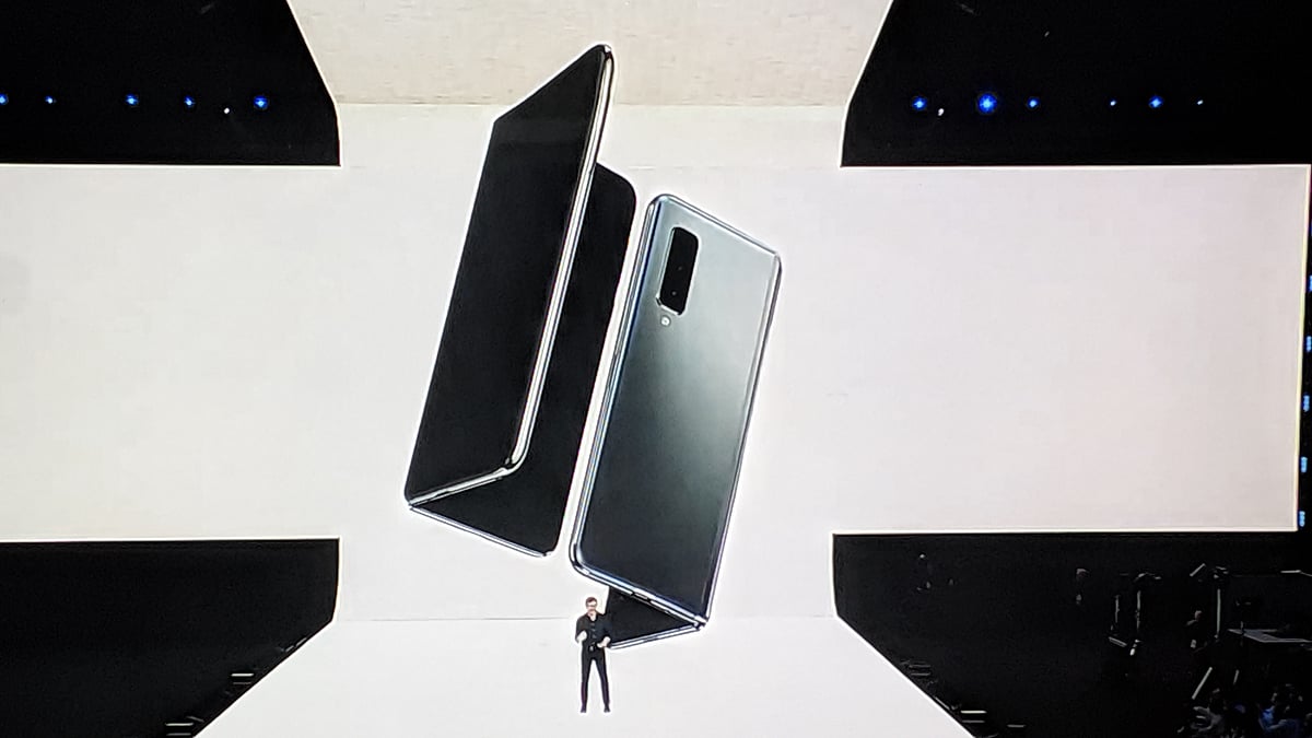 Galaxy Fold carries two batteries, supported by a single power source. 