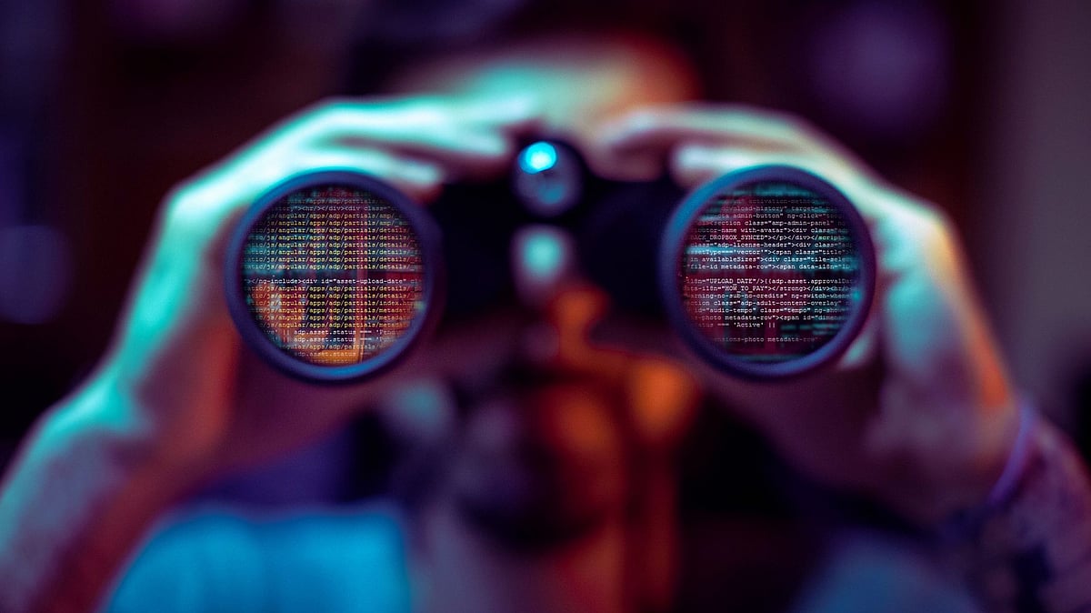 Journo cyber stalked by a man not known to her, gets threatened. 