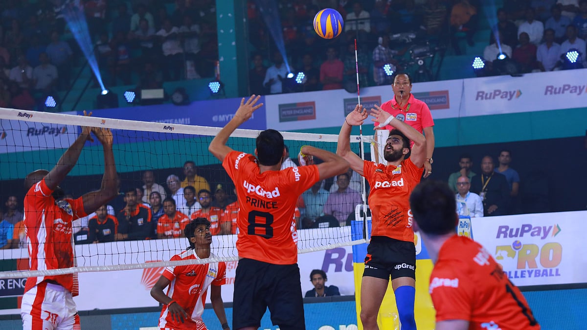Saqlain Tariq was adjudged the player of the match as Calicut Heroes defeated U Mumba Volley in the Pro Volleyball League.